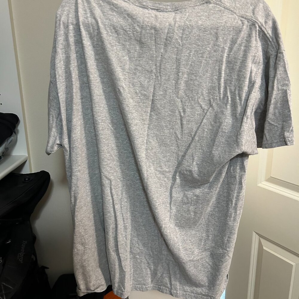 Disneyland T-Shirt - Picture 3 of 3